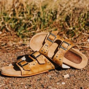 New FREEBIRD Asher Brown Studded Birko Buckle Suede Lined Leather Sandals 8 7.5